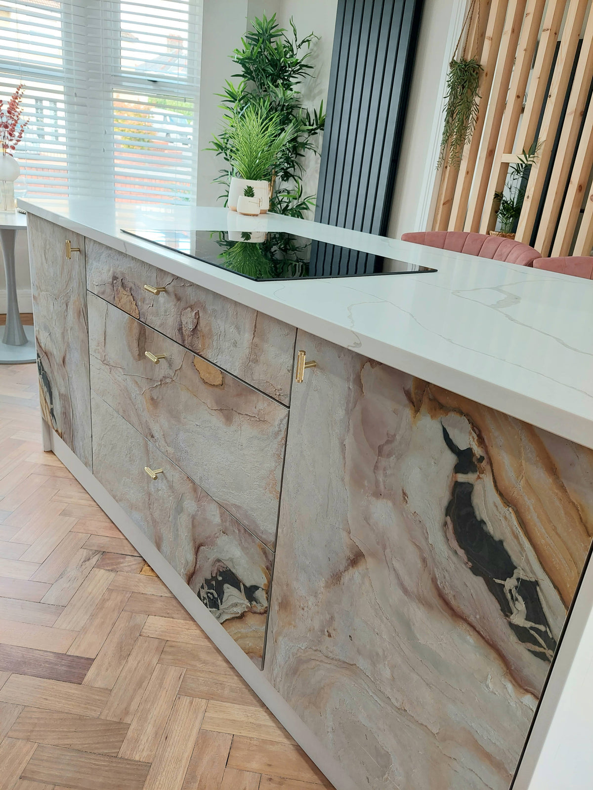 Bianco slate veneer cladding on kitchen cabinet doors