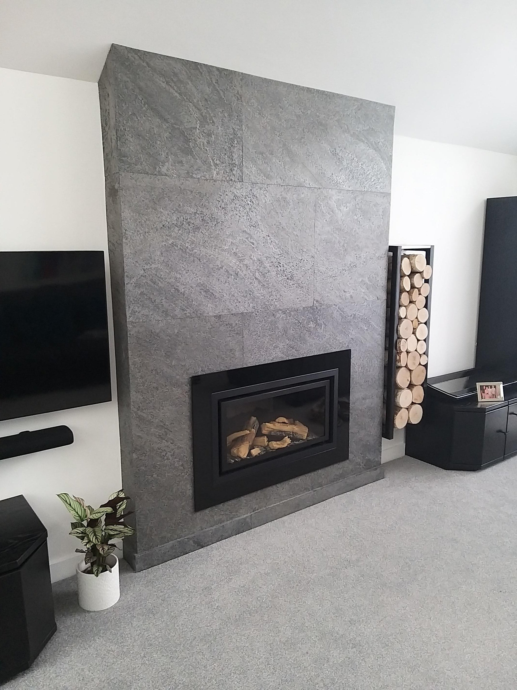 Galaxy Black slate veneer feature wall